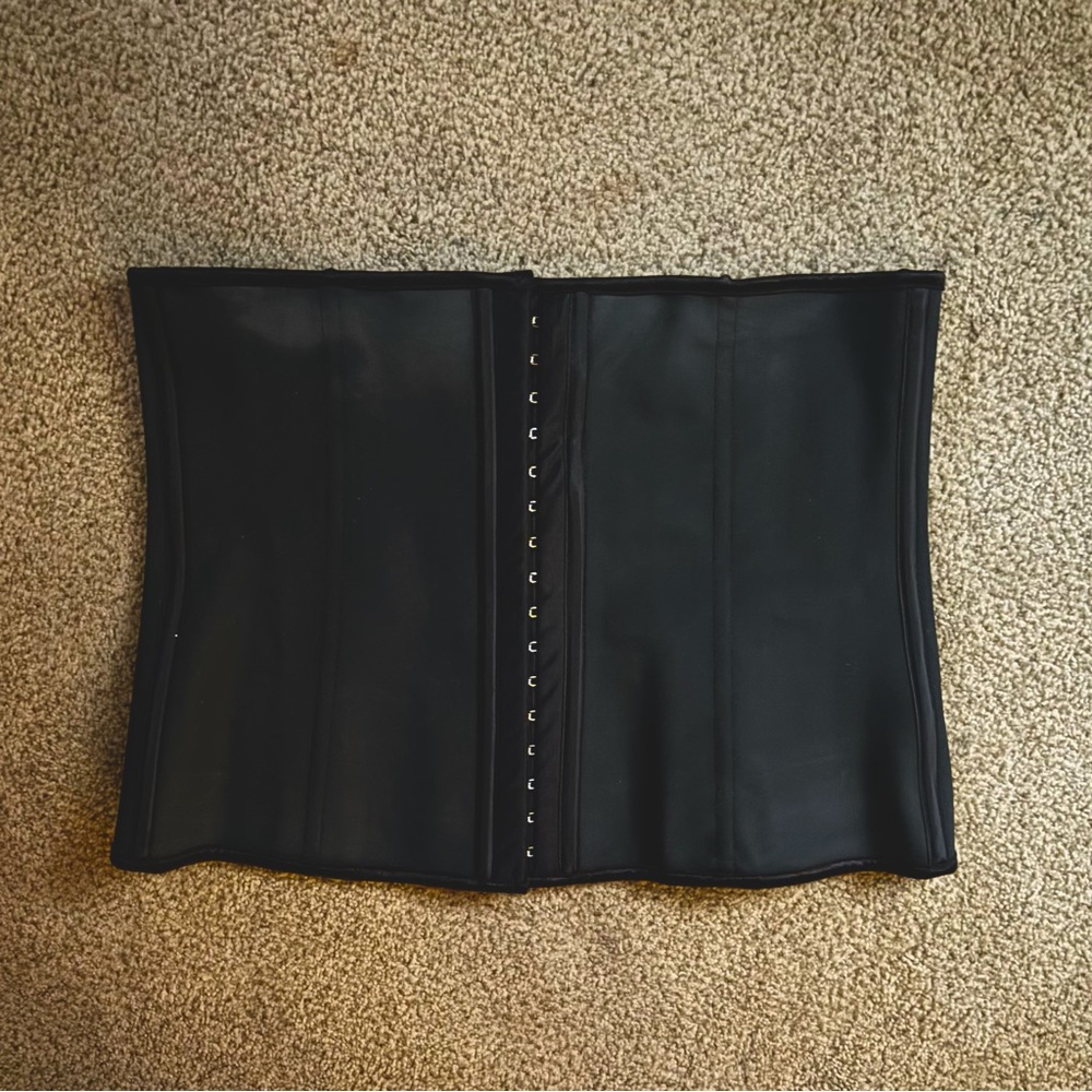 Waist Gang Society Women’s size Large black waist trainer corset hook closure